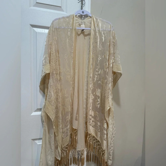 NWOT Free People Velvet Burnout Fringed Kimono Jacket Ivory One Size - Picture 3 of 8